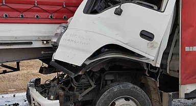 Kamyonet tıra arakadan çarptı: 1 ağır yaralı