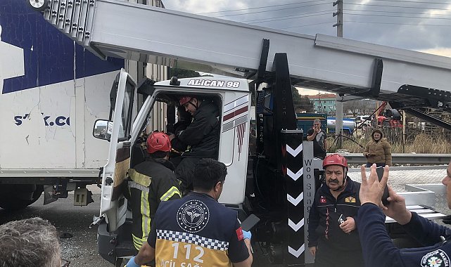 Kamyonet tıra arkadan çarptı: 1 yaralı