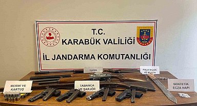 Karabük'te adli aramada çok sayıda silah ele geçirildi
