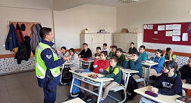 Karacasu'da jandarma ekipleri öğrencileri bilgilendirdi