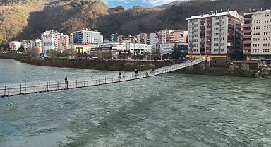 Karadeniz'in en uzun 2 asma köprüsü Çoruh nehri üzerinde bulunuyor