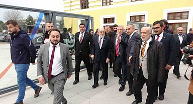 Karamollaoğlu, eleştirdiği hızlı trenle Ankara'ya geri döndü