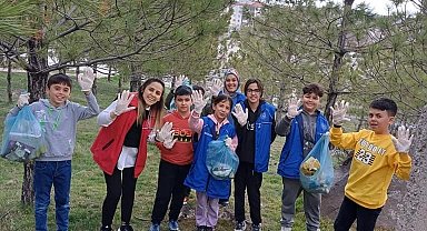 Karapınar'da gençlik merkezi gönüllüleri çevre temizliği yaptı