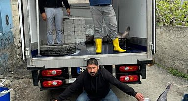Karataş'ta 150 kiloluk kılıç balığı yakalandı