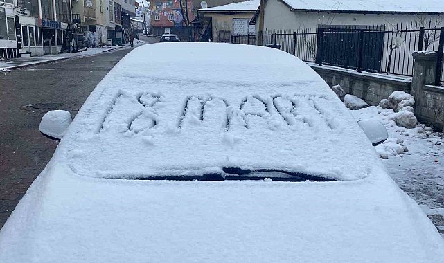 Karlıova'da vatandaşlar yeni güne karla uyandı