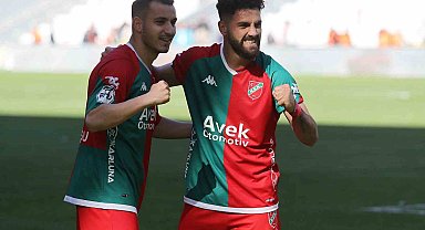 Karşıyakalı Enes Nalbantoğlu, gol sayısında çift haneye ulaştı