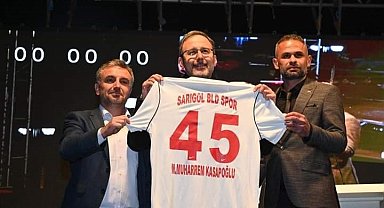 Kasapoğlu'na forma hediye edildi