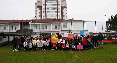 Kastamonuspor'un minik taraftarlarından futbolculara moral ziyareti