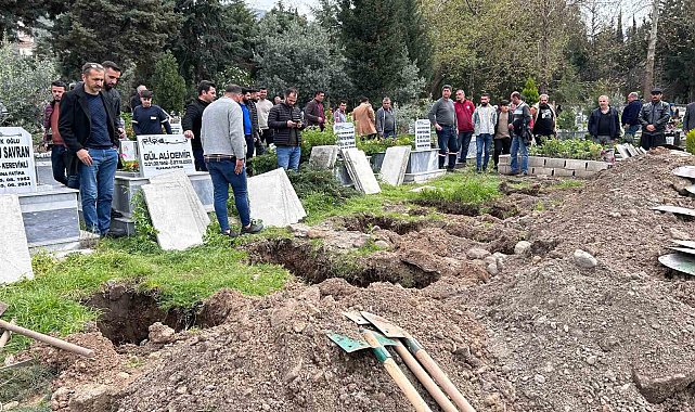 Katliam gibi kazada ölen ailenin defninde yürük burkan görüntü; 1 buçuk yaşındaki Ecrin ve annesi aynı mezara gömüldü