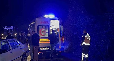 Kayganlaşan yolda dereye uçmaktan son anda kurtuldular: 4 yaralı
