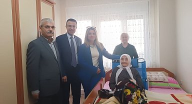 Kaymakam Akpay'dan 106 yaşındaki Zehra nineye ziyaret