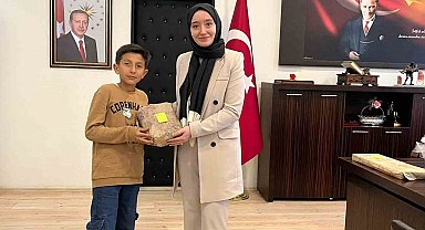 Kaymakam Özpınar'dan şampiyon takıma ödül