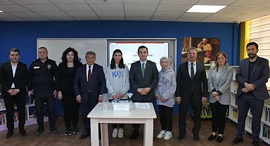 Kaymakam Şahin bölge yarışmalarında Bayburt'u temsil etmeye hak kazanan projeleri inceledi