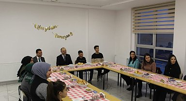 Kaymakam Sözen lise öğrencilerinin davetini kırmadı