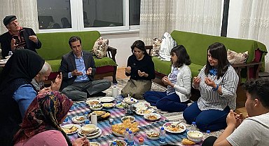 Kaymakam Topsakaloğlu, iftarda vatandaşların evine konuk oluyor
