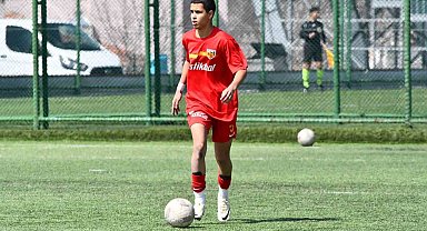 Kayserispor'un genç oyuncusu Aras Çelik'e milli davet