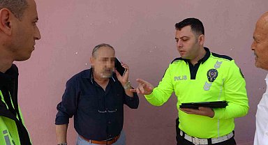 Kaza yapan araçtan çıkıp, "Kim kaza yaptı, ben neredeyim, benim eşim kim" diye sordu