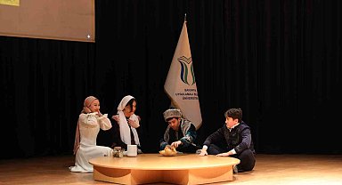 Kazak öğrenciler Nevruz'un gelişini coşkuyla karşıladı