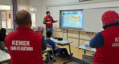 Kemer Belediyesi'nden okullarda deprem farkındalık eğitimi