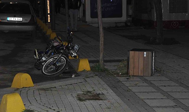 Keşan'da motosiklet ile otomobil çarpıştı: 2 yaralı
