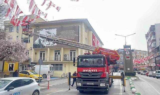 Kırklareli'de seçim için asılan afiş, poster ve bayraklar kaldırıldı