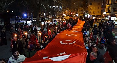 Kırklareli'nde dev Türk bayrağı ile şehitlere saygı yürüyüşü