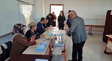 Kırşehir'de vatandaşlar erken saatlerden itibaren sandık başına gitti