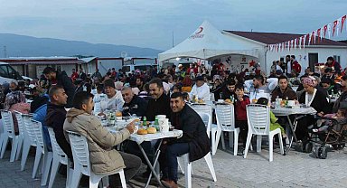 Kızılay Başkanı Hatay'da depremzedelerle iftar sofrasında buluştu