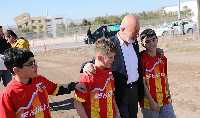 Kocasinan'da gençler ve çocuklar istiyor, başkan amca yapıyor