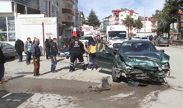 Konya'da 2 otomobil çarpıştı: 3 yaralı