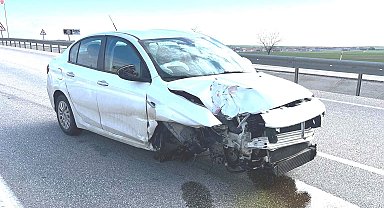 Konya'da otomobil bariyere çarptı: 1 yaralı