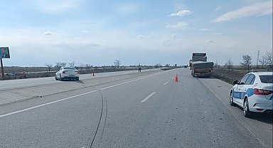 Konya'da otomobil tıra arkadan çarptı: 2 yaralı
