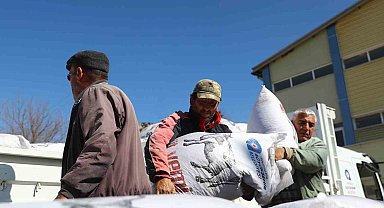 Korkutelili çiftçilere 36 ton yem desteği