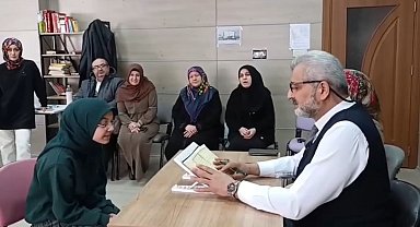 Korona virüs sebebiyle hayatını kaybeden babasının vasiyetini yerine getirdi, hafız oldu
