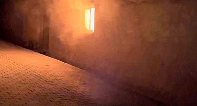 Köy evi alevlere teslim oldu: 2 yaralı