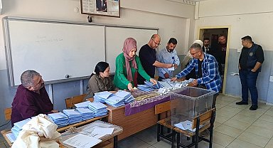 Kozan'da sandıklar açıldı, oy sayımı başladı