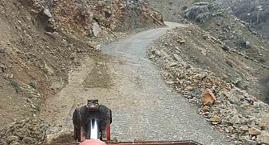 Kozluk'ta kapalı köy yollarında seçim seferberliği başlatıldı