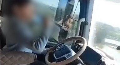 Küçük çocuğuna tır kullandıran baba marifetmiş gibi o anları paylaştı