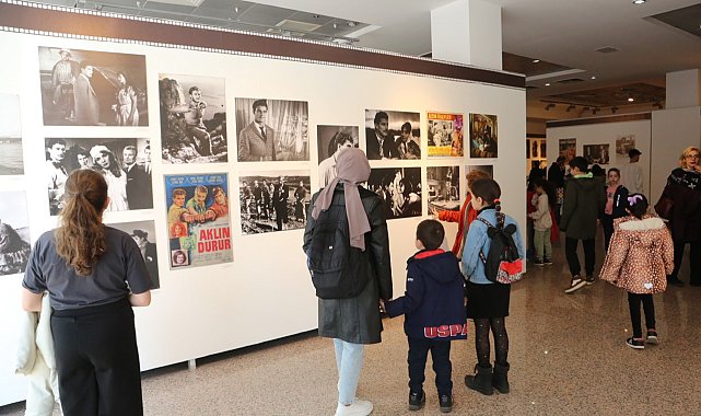 Küçükçekmece'de usta oyuncu Ahmet Mekin'in yaşam serüveninin anlatıldığı sergi açıldı