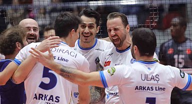 Kupa Voley: Arkas Spor: 3 - Ziraat Bankkart: 2