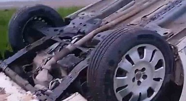 Kurtalan'da seyir halindeki araç takla attı
