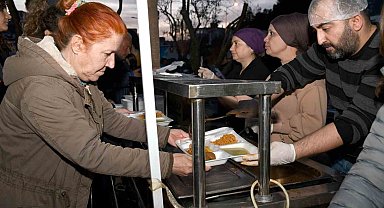 Kuşadası Belediyesi İftar Günlerinin İlki İkiçeşmelik Mahallesi'nde Düzenlendi