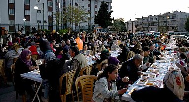 Kuşadası Belediyesi'nden Ramazan ayında 15 bin kişilik iftar yemeği