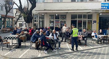 Kuşadası'nda vatandaşlar trafik kurallarına karşı bilgilendirildi