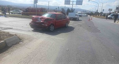 Kütahya Gediz'de trafik kazası: 3 ölü, 2 yaralı