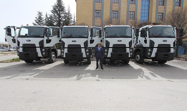 Kütahya İl Genel Meclisi Başkanı Muammer Özcura: "8 yeni kamyon Özel İdaremize güç katacak"