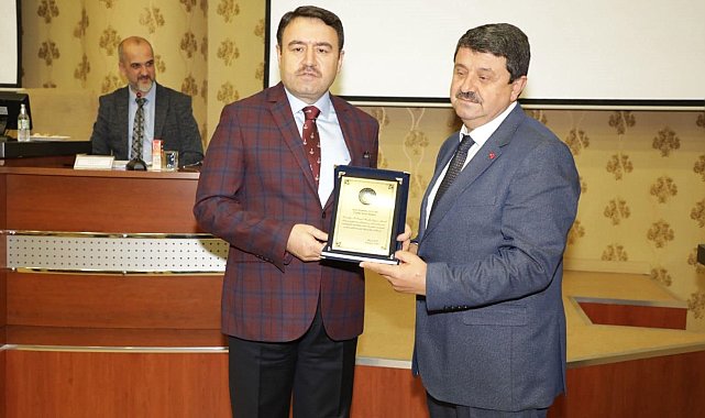 Kütahya İl Genel Meclisi üyelerine teşekkür plaketi