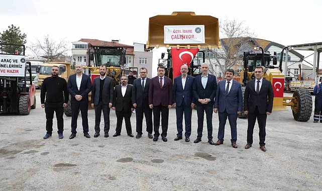 Kütahya İl Özel İdaresine 75 milyon TL değerinde iş makinesi ve araç hibe edildi