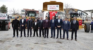 Kütahya İl Özel İdaresine 75 milyon TL değerinde iş makinesi ve araç hibe edildi
