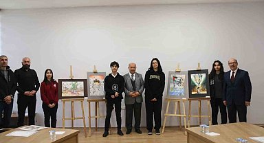 Kütahya'da liseler arası resim yarışmasında dereceye giren öğrenciler ödüllendirildi